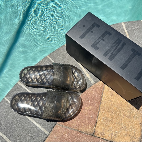 Puma Fenty x Wmns Jelly Slide 'Black' Size 6.5 - Picture 1 of 14